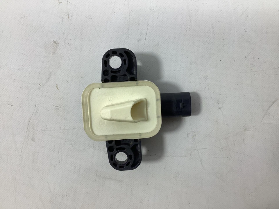 Sensor lateral izquierdo y derecho Mercedes-Benz CLA250 2014-2016 A1668210351 OEM. Foto 4 de 4