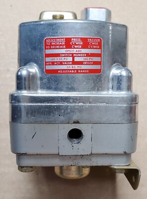 Lot of 2) Barksdale DPD2T-A80 Differential Pressure Switch 0.5 to 80 PSI