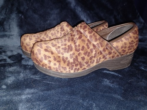 Zuecos Croft & Barrow con estampado de animales piel sintética bronceada guepardo leopardo sin cordones para mujer 10 - Imagen 4 de 8