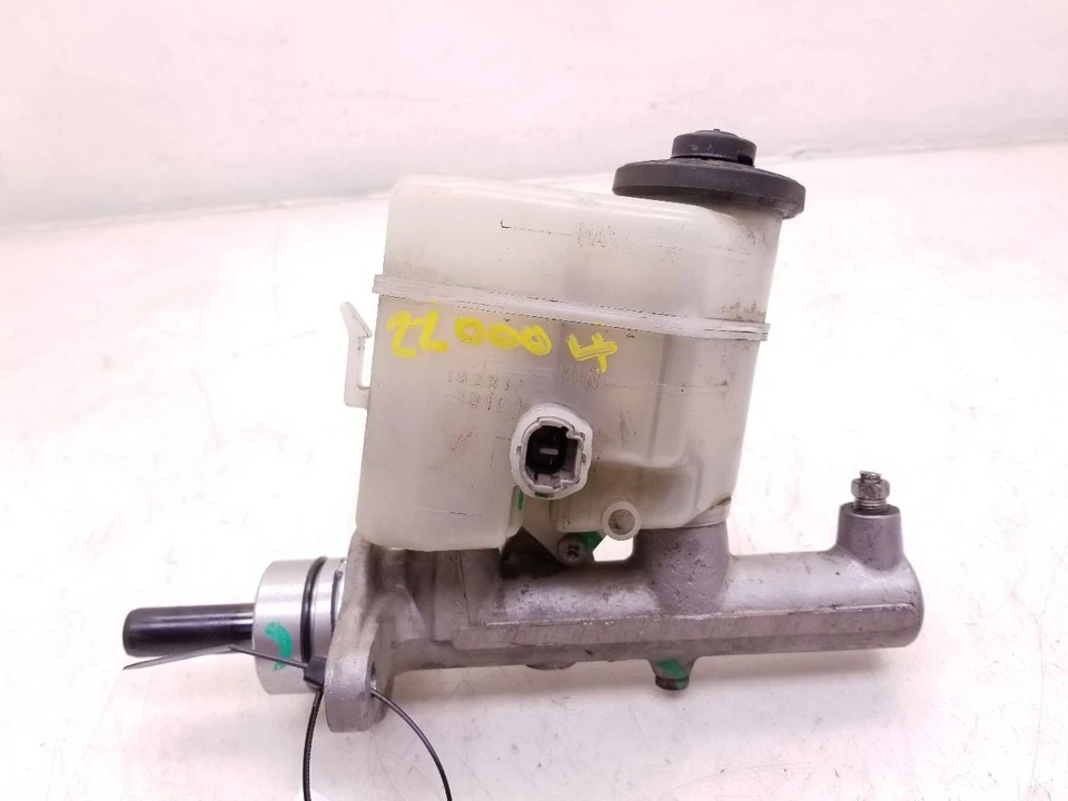 2000 TOYOTA AVALON 3.0L FWD BRAKE MASTER CYLINDER ASSEMBLY - Image 2 of 4