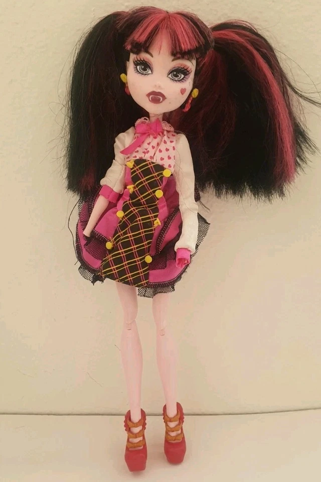 Original Monster High Forbitten Love Draculaura Vintage Doll With Outfit As Is - Image 2 of 4