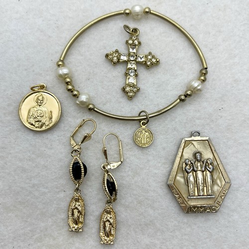 26 pc Catholic Religious Jewelry Lot—Crosses Medals Rosary Pendants Pins Golds - Picture 2 of 10