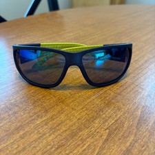 Foster Grant Black Wrap Sunglasses Green Textured Arms Sporty