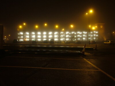 Foto 6x4 Parkhaus in einer nebligen Nacht Bury St Edmunds Off Park c2009