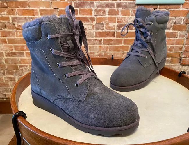 Bearpaw phoebe suede 2025 sheepskin hiker boot