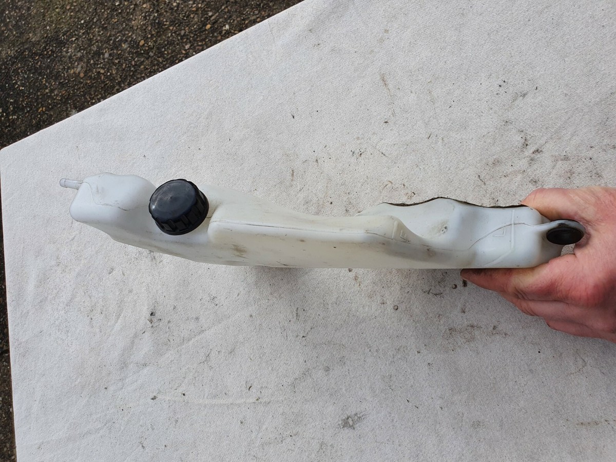 Kawasaki ZX6R ZX-6R NINJA P7 P7F Radiator Header Tank | eBay