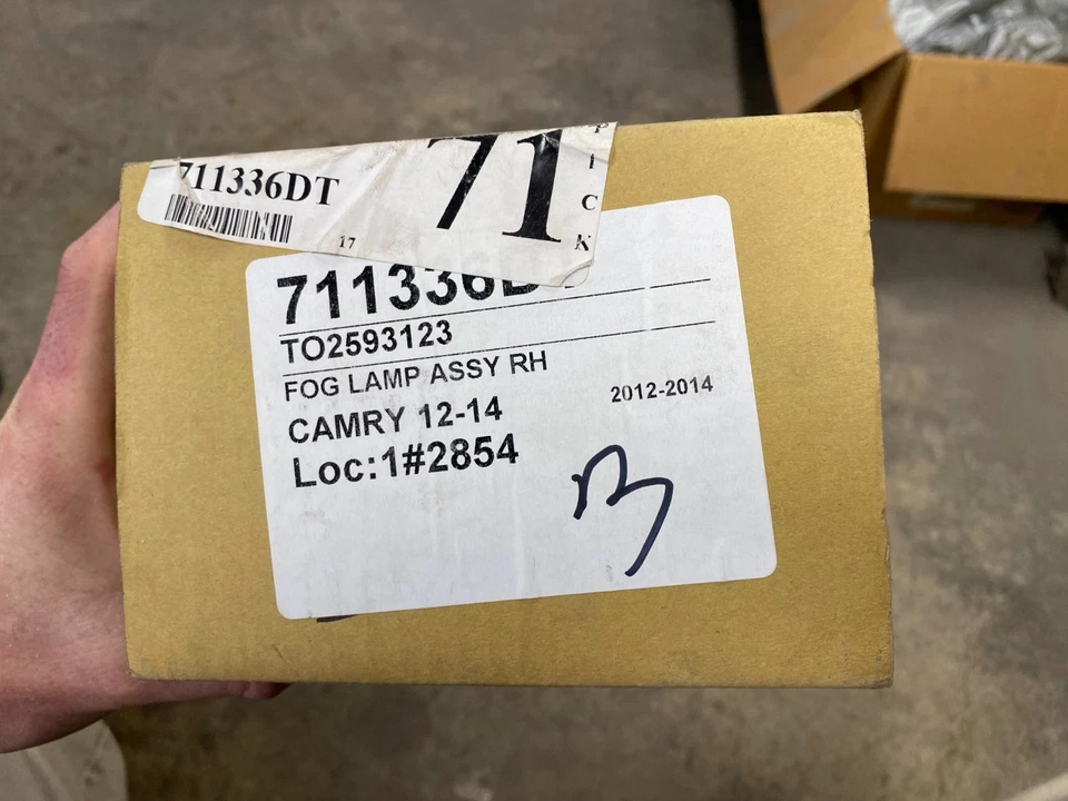 Luz antiniebla lateral del pasajero DEPO para Toyota Camry 2007-2014 TO2593123 8121006071 Foto 2 de 4