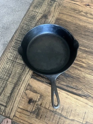 Vintage Erie Griswold (GRISWOLDS ) #7 cast iron skillet