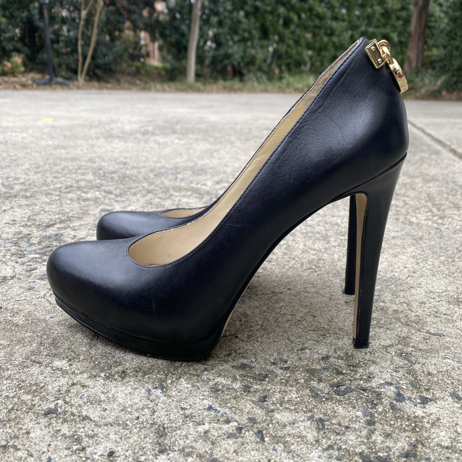 Michael Kors Women's Hamilton Pump Size 6M Platform Heel Black Leather Gold MK