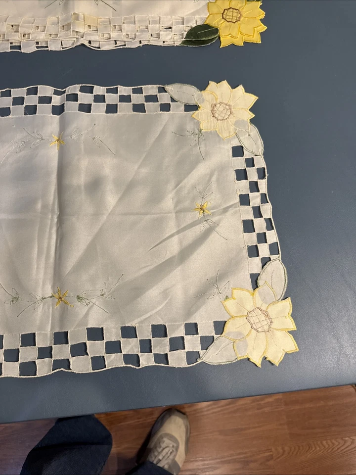 Beautiful Vintage Set of 4 Golden Yellow Flowe Linen Placemats Embroidered - Image 4 of 4