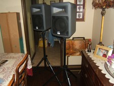 Two Nice Peavey Pr-10 Speakers With Proreck Stands---local Pick Up Only- No Ship