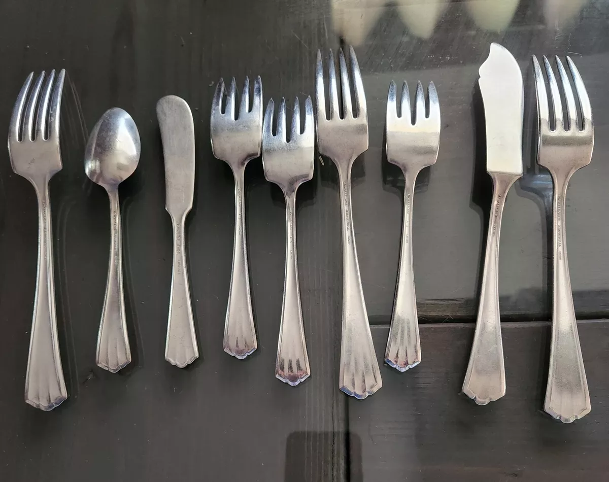 Vintage R Wallace Sectional Silverplate Hudson Pattern 1917 flatware. Silverware