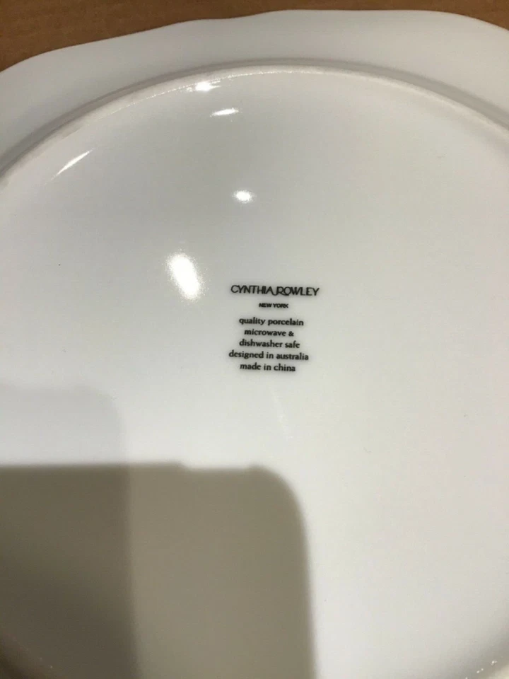 Cynthia Rowley New York China 9.25” White Dinner Plate In Excellent Condition - Image 3 of 4