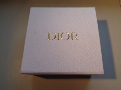 Dior Leerkarton Größe 7,5 x 7,5 x 3,8 Zoll gebraucht aber guter Zustand