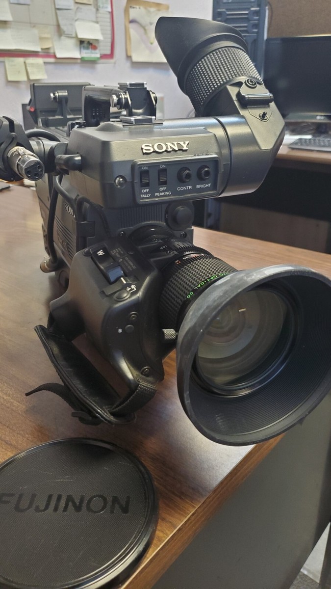 Sony DXC-537A Color Video Camera with Sony EVV-9000 Recorder