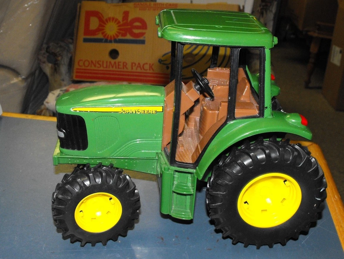 JOHN DEERE TOY TRACTOR ERTL 1 16 10