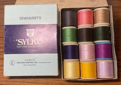 Vintage Paket d 12 verschiedene Farben Sylko & Mäntel Baumwolle Kunststoff Rollen eine unbenutzt