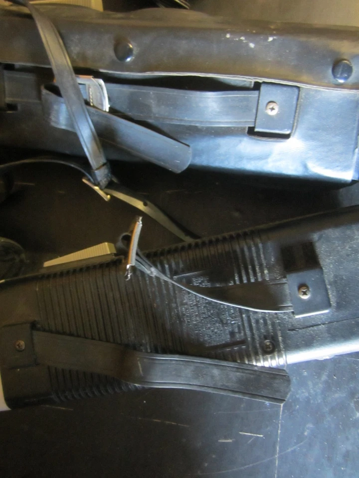 2 REALISTIC TRC-210 5watt 40chan CB 9 TRANSISTOR CB TRANSCEIVER UNTESTED - Image 2 of 4