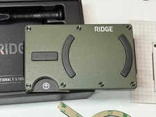 RIDGE MATTE OLIVE MAGSAFE WALLET w/BONUS KEY ORGANIZER.