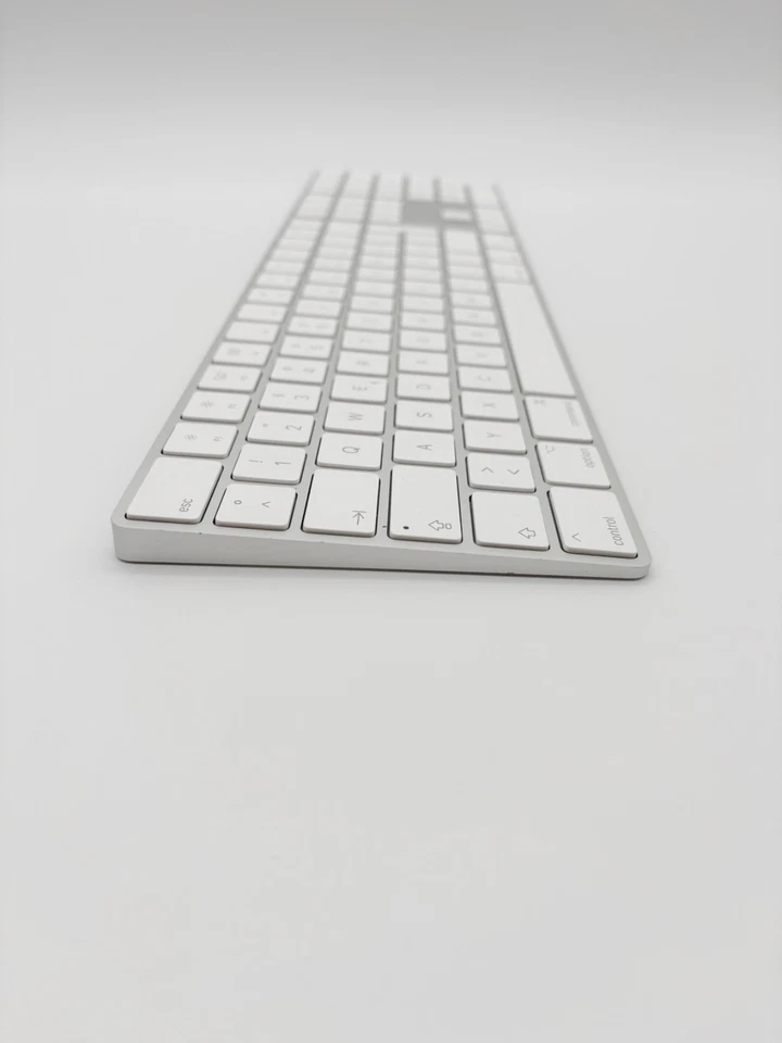 Apple Magic Keyboard Tastatur Ziffernblock QWERTZ Deutsch A1843 Refurbished - Bild 3 von 4