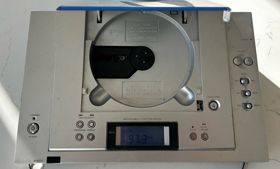 Emerson CD Player Micro System with Speakers and Remote NOT WORKING - Image 3 of 4