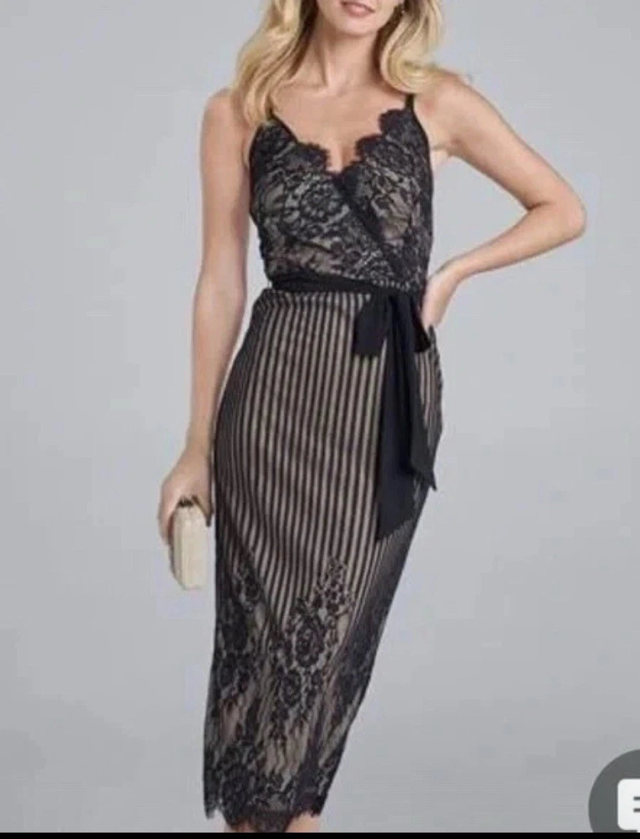 Robe D'été Venus à Volants - Taille M Noire à Motifs Floraux - Occasion Très Bon état