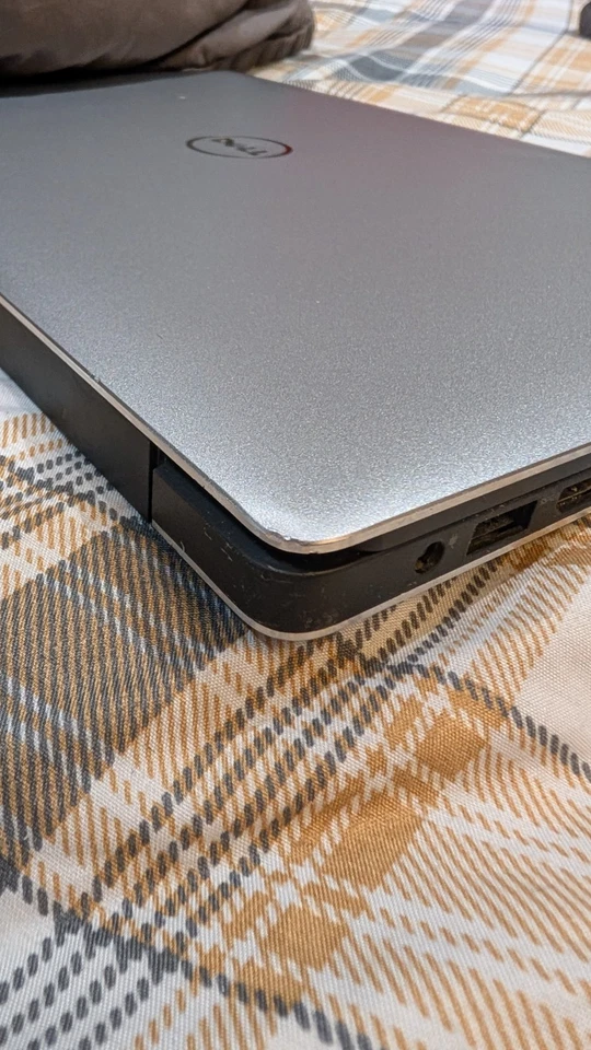 Dell XPS 15 9560 15.6" 4k Touchscreen (1TB SSD, Intel i7, 32GB, GTX 1050) Laptop - Image 2 of 4