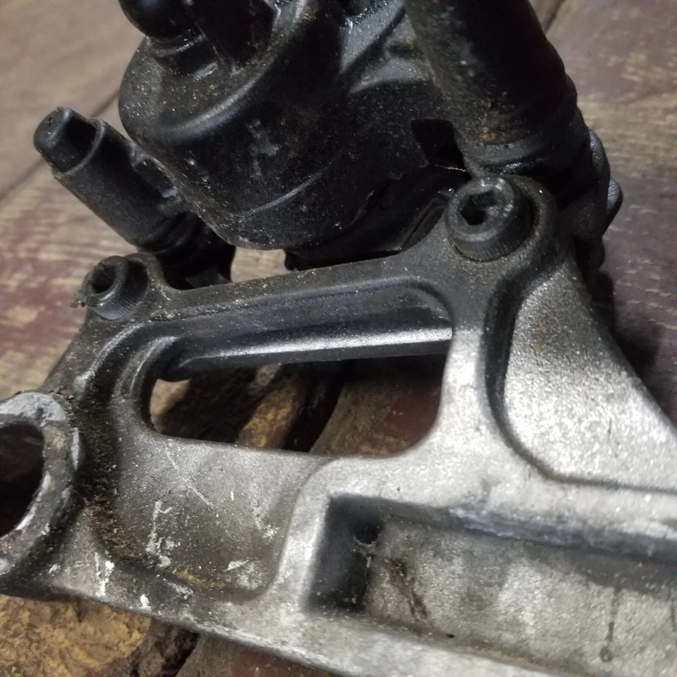 2000 2001 2002 KAWASAKI NINJA ZX9R REAR BRAKE CALIPER BRACKET Master Cylinder - Image 4 of 4