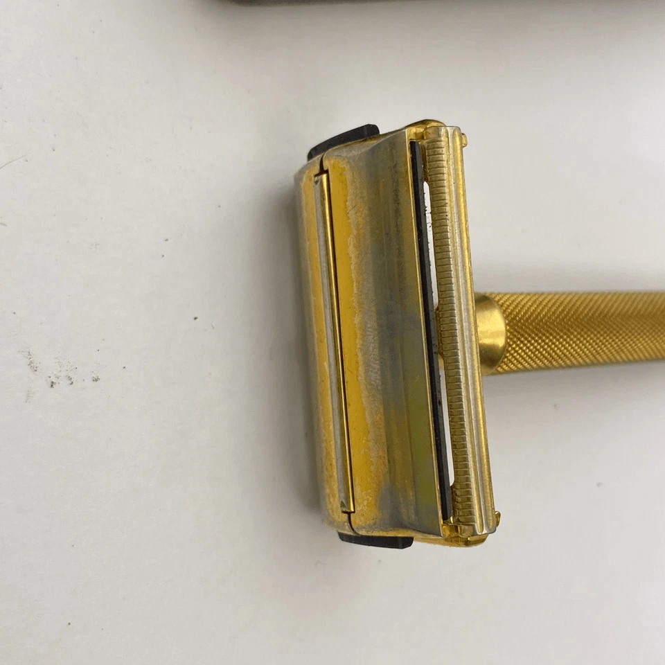 Vintage Gillette Milord Men's Gold Razor with Case - Imagem 4 de 4