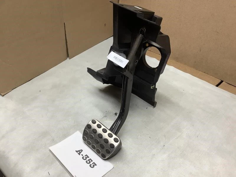 2006 MERCEDES BENZ CLK350 PEDAL DE FREIO ASSY FABRICANTE DE EQUIPAMENTO ORIGINAL+ - Imagem 3 de 4