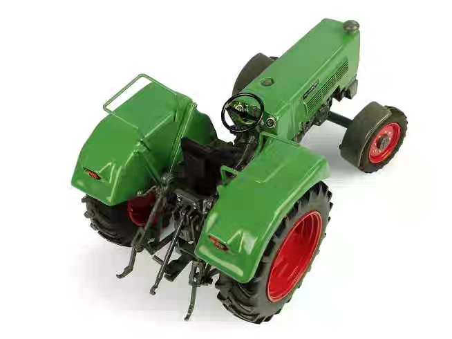 Universal hobbies 1/32 Fendt Farmer 105S Turbomatik 2WD Tractor MODEL UH5276 - Image 4 of 4
