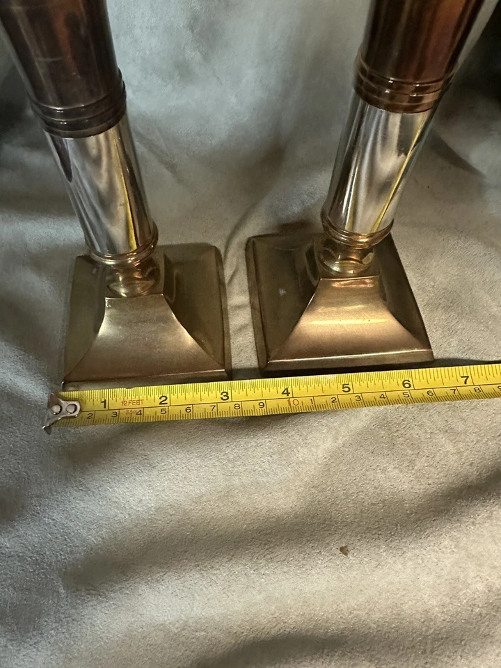 Juego de 2 candelabros cónicos vintage de latón y estaño Foto 3 de 4