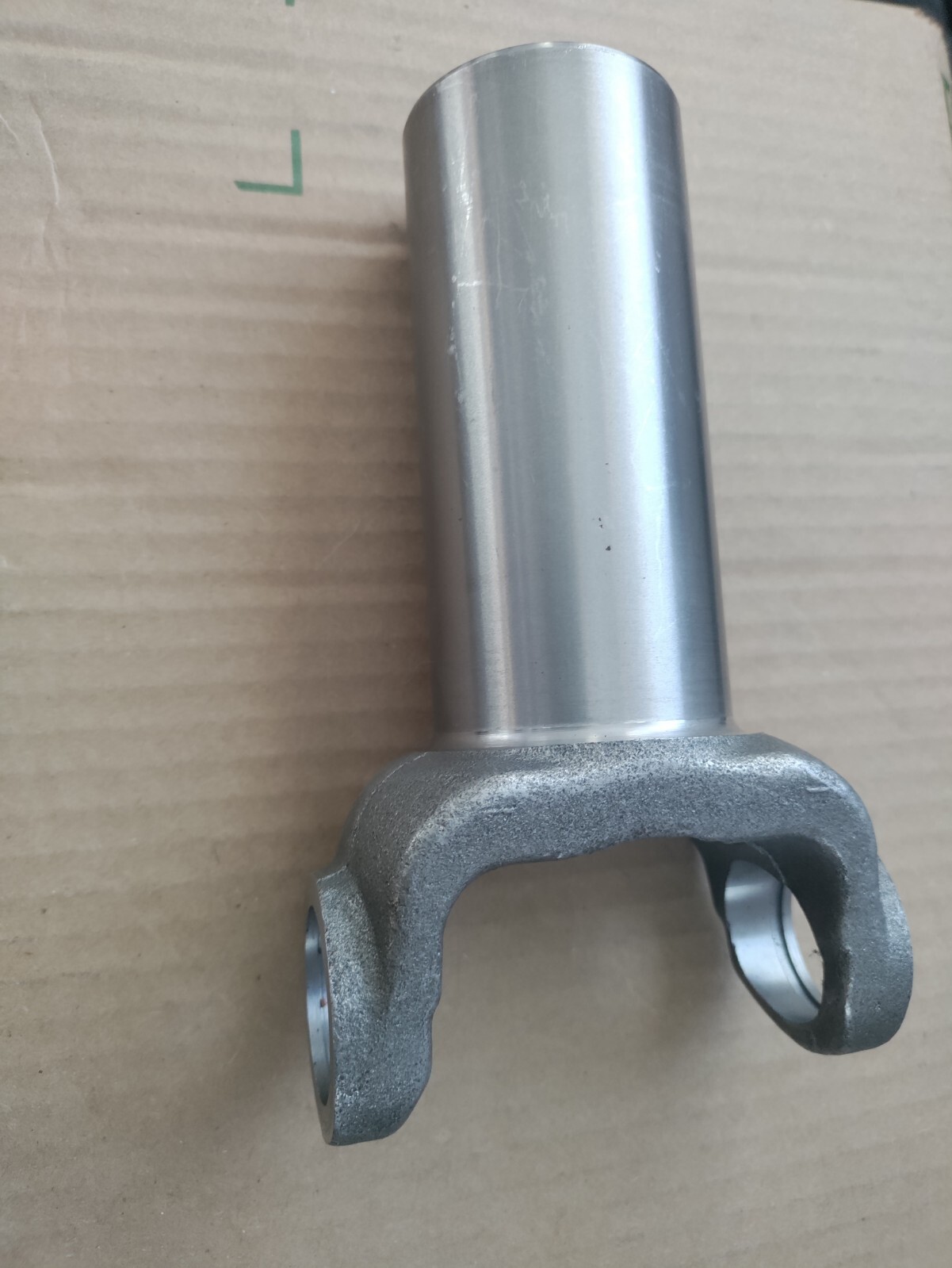 TRANSMISSION SLIP YOKE 1310 Series GM Turbo 400, TH400, MUNCIE 4L80E