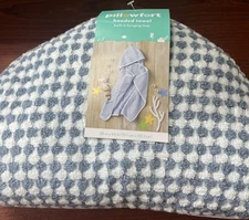 Pillowfort Hooded Towel Built-In Hanging Loop 20” X 54“