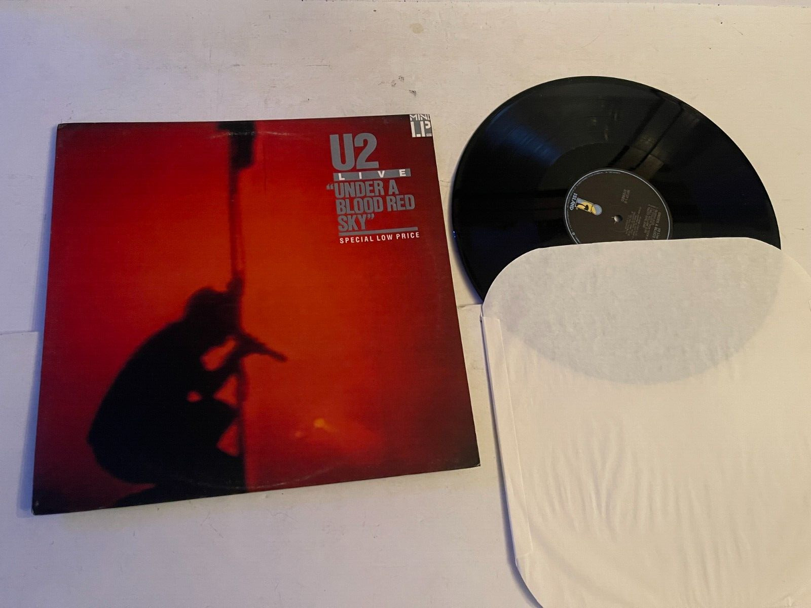 Lp Record 33 1/3 U2/under a blood red sky #90127 island records