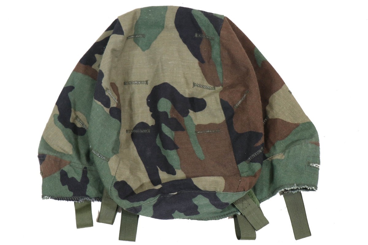 カモフラージュ CAMOUFLAGE: WarGuy Hartcup 洋書 Small - US Woodland BDU PASGT / LWH Helmet Cover Camouflage