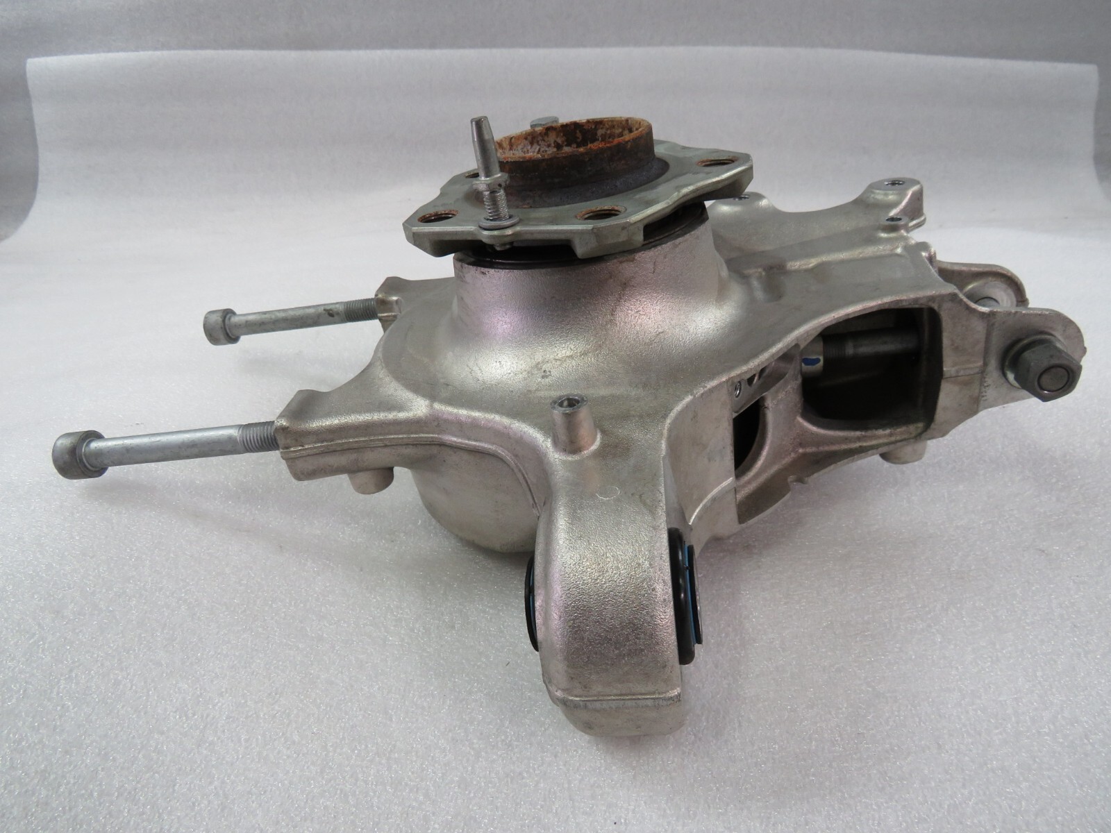 Ferrari Portofino, LH, Left, Rear Knuckle, w/ Hub, Used, P/N 339247