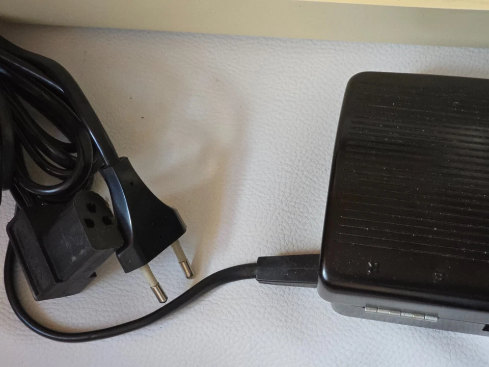 Singer Nähmaschine Singer Starlet 354 Koffer-Nähmaschine, mit original Video - Bild 3 von 4