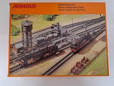 Arnold 6305 Spur N Bahnbetriebswerk NEU Wasserturm Wasserkran Bekohlung usw.
