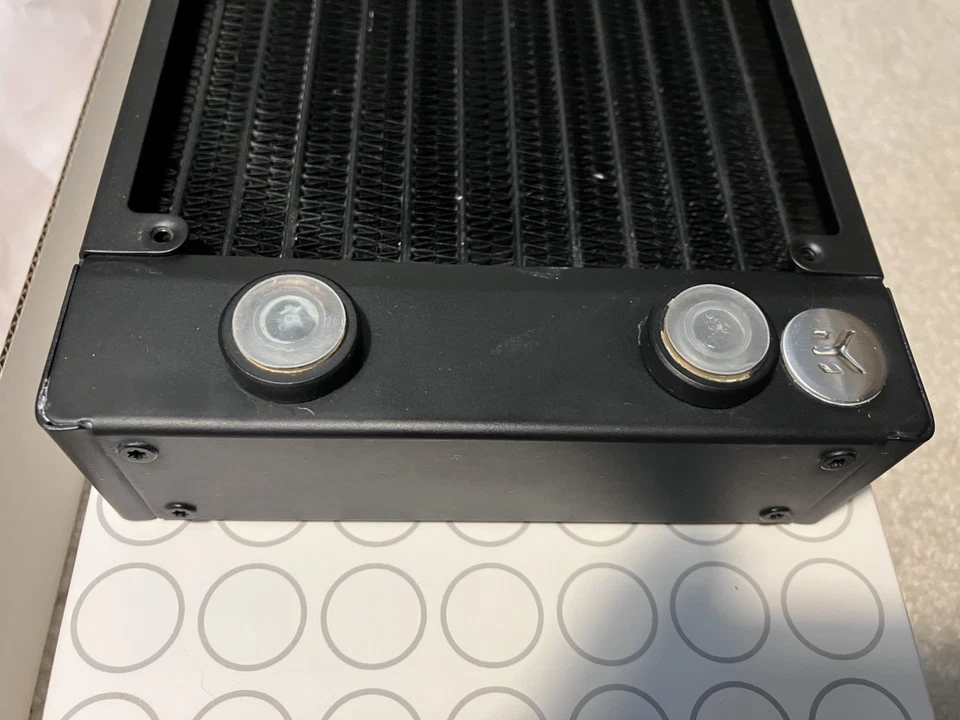 Radiador de refrigeración líquida triple EK-CoolStream PE 360 para PC Foto 4 de 4