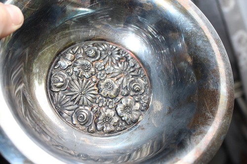 Vintage Handtuch EP Silber Teller Floral Schmuckschale mit erhabenem Wildblumen-Design - Bild 10 von 13