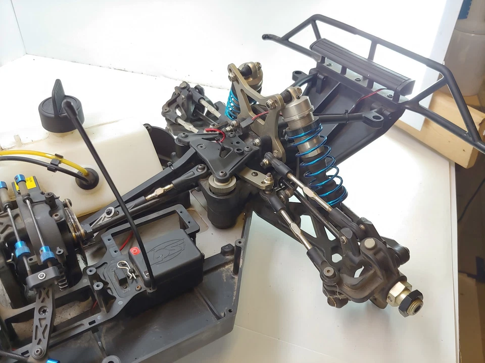 Losi 5ive-T 2.0 1/5 Scale 4x4 RC Desert Truck Roller Slider Chassis Complete Goo - Image 4 of 4