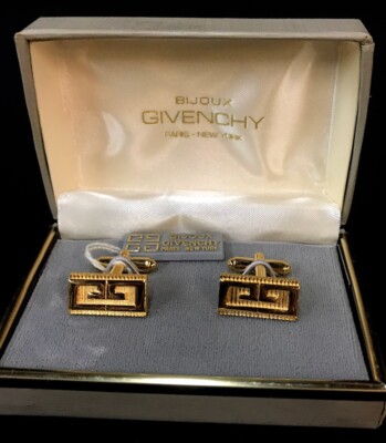 合馬公式アカウント2 GIVENCHY 金ボタン セットアップ 合馬公式