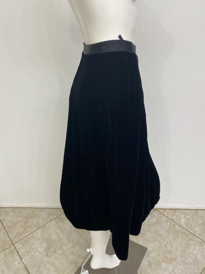 Adolfo Saks Fifth Avenue Black Velvet Skirt W Crinoline sz 4 Made US 26 In Waist - Image 4 of 4