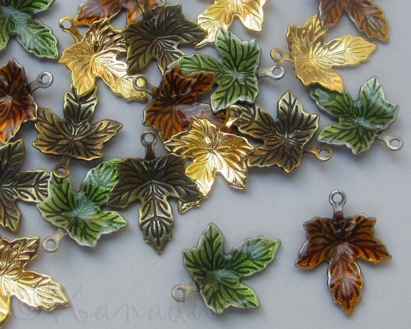Осенние кленовые листья золото бронза и эмаль подвески смесь CM6373 - 20, 40 или 60 шт. - Изображение 4 из 4