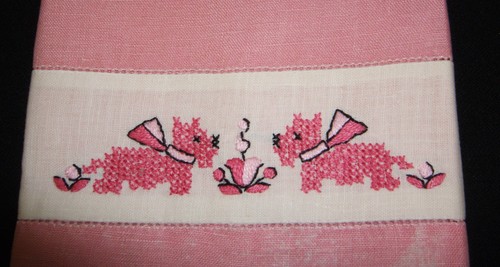 Pink Linen Guest Towel Cross Stitched Scottie / Schnauzer Dogs, 19.5 x 13" - Picture 4 of 7