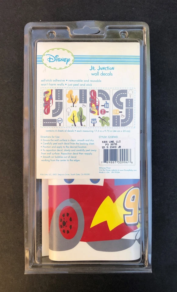 Calcomanías de pared para guardería de Disney Cars + calcetines 2pr 18-24m con puntera de seguridad + mini libros de tablero Foto 4 de 4