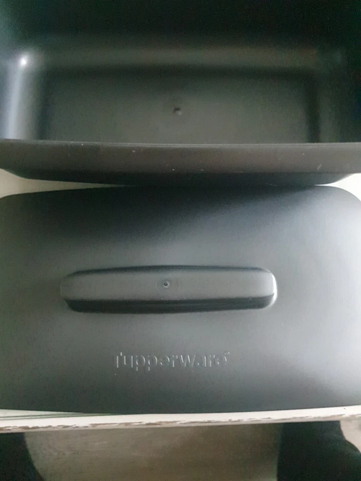 TUPPERWARE - Terrine 1,8 L - Ultra Pro Noire NEUVE +livre - Photo 3/3