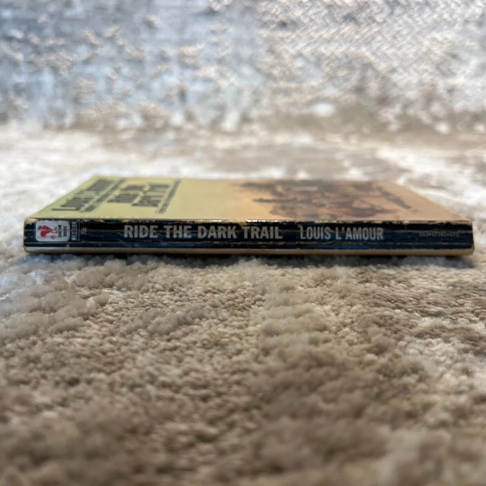 Ride The Dark Trail Frontier Paperback Book by Louis L'Amour Bantam Books 1972 Foto 3 de 4