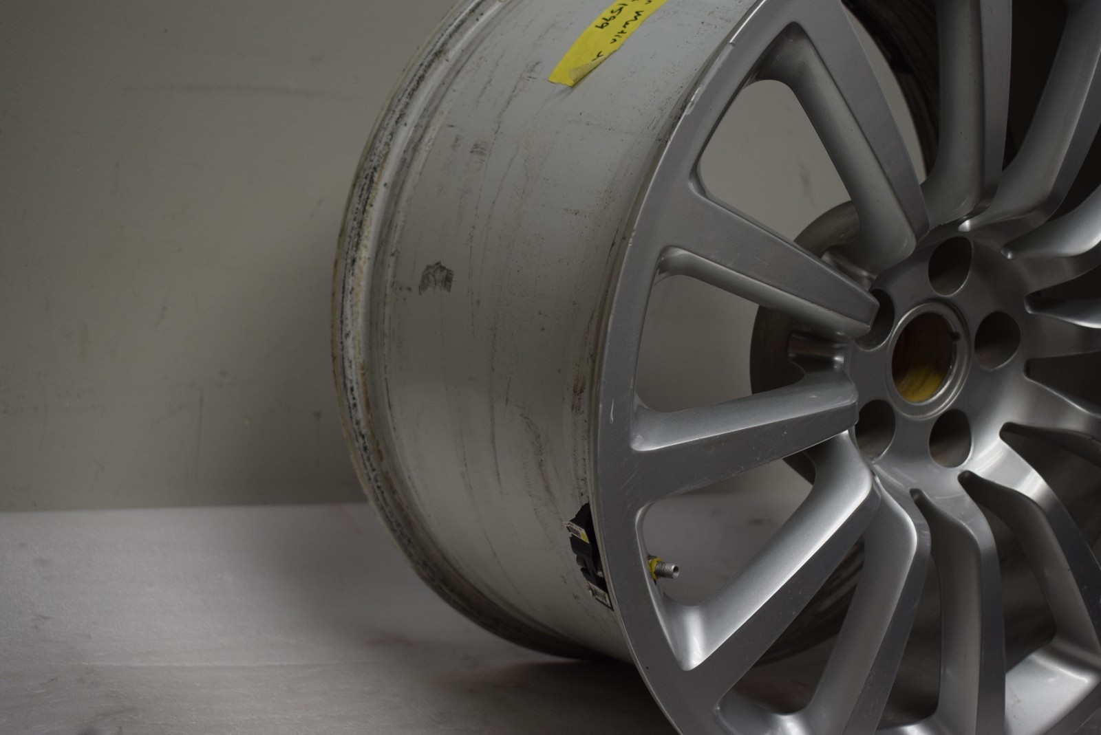 ASTON MARTIN DB9 REAR WHEEL 10JX19 FACTORY OEM